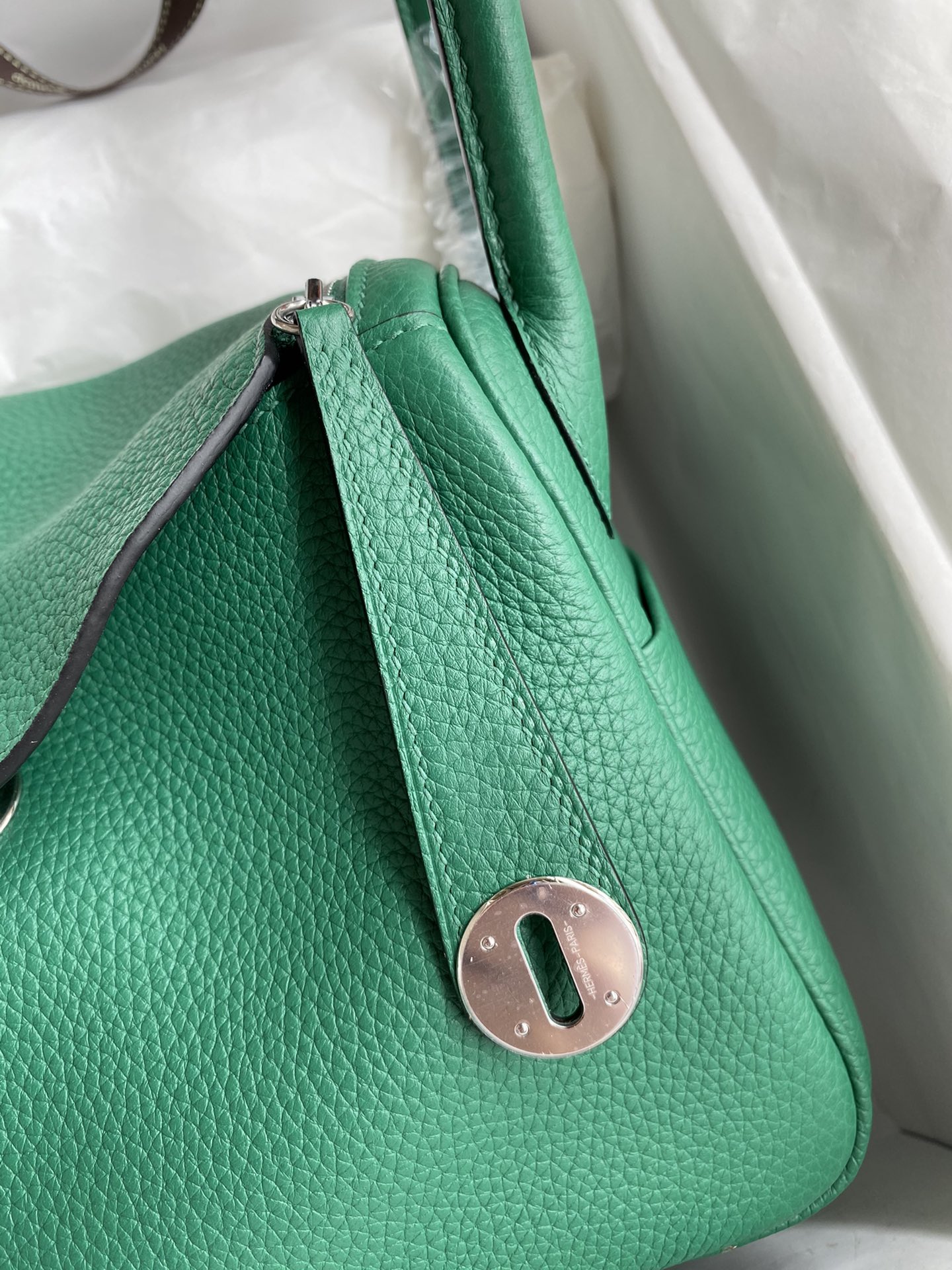 Hermes Lindy 26cm Handbag Shoulder Bag In Vert Vertigo Clemence Leather